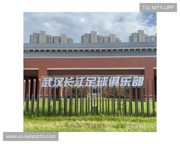 足球俱乐部与地方政府合作建设多功能训练基地，足球俱乐部建设方案